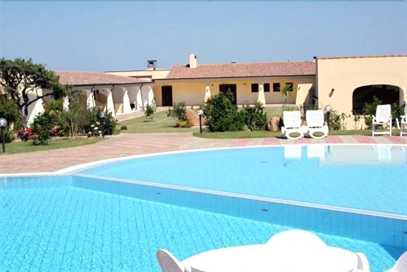Hotel Biderrosa Cala Liberotto Exterior foto