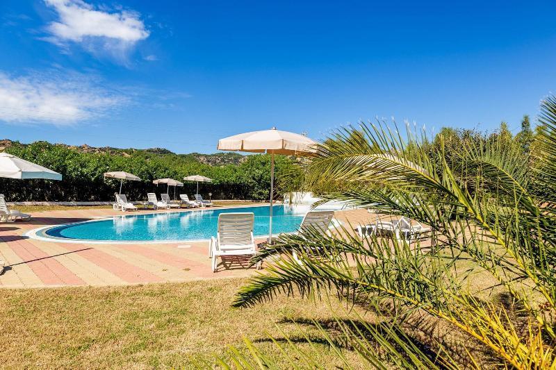 Hotel Biderrosa Cala Liberotto Exterior foto