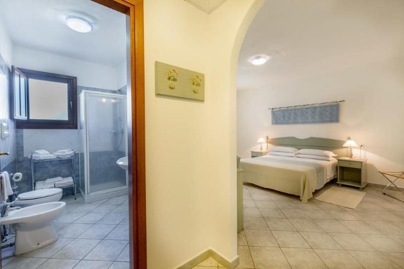 Hotel Biderrosa Cala Liberotto Exterior foto
