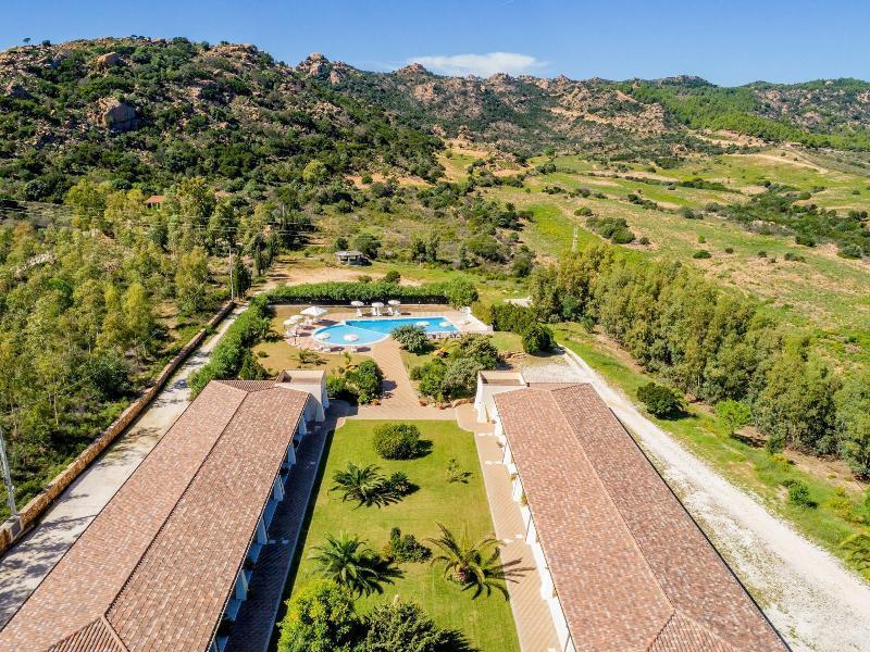 Hotel Biderrosa Cala Liberotto Exterior foto