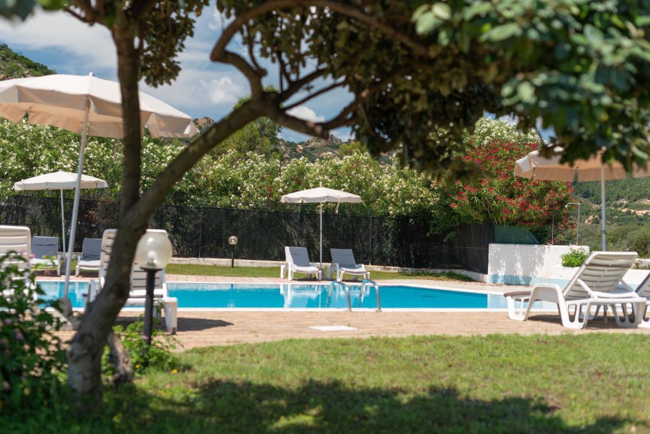 Hotel Biderrosa Cala Liberotto Exterior foto
