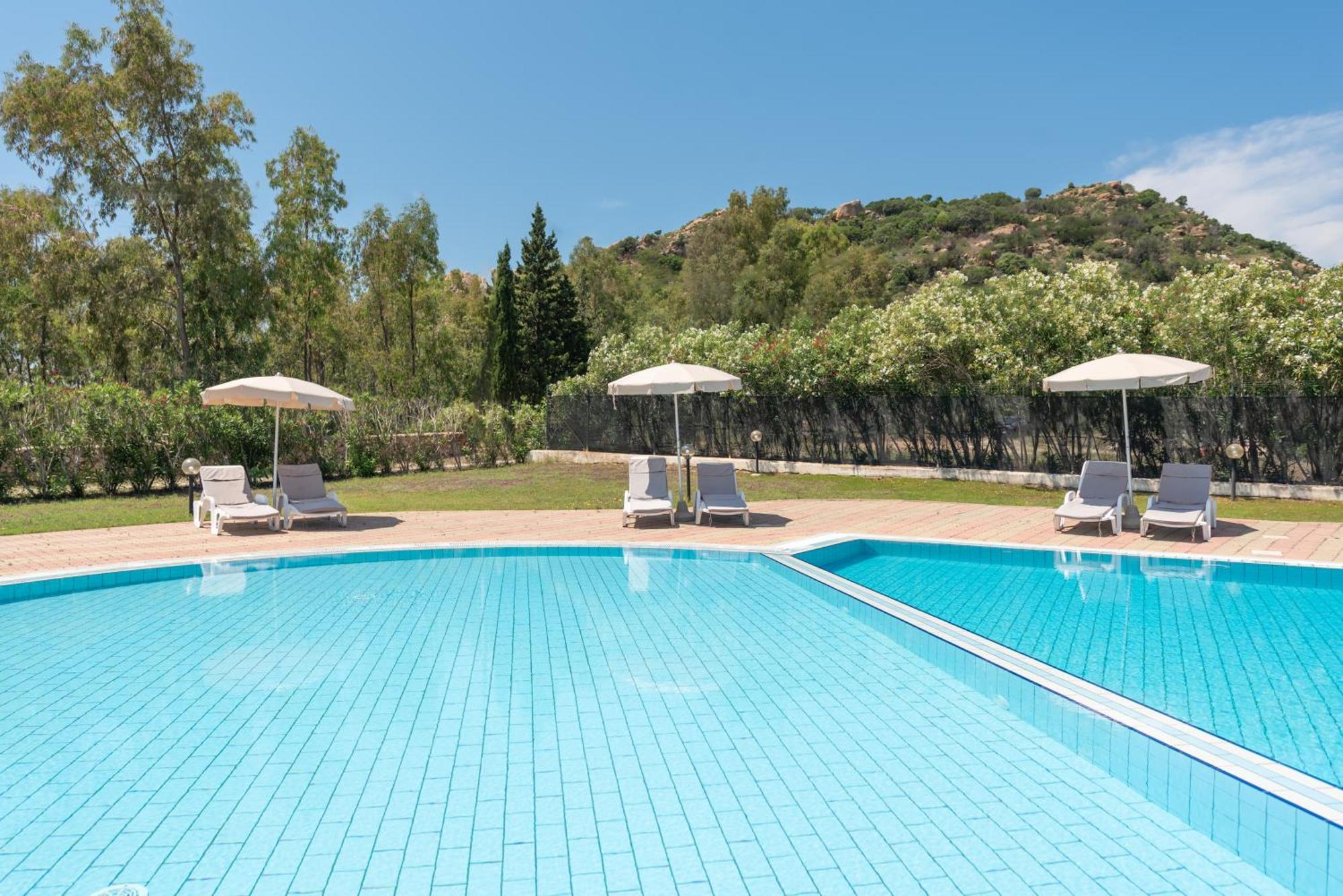 Hotel Biderrosa Cala Liberotto Exterior foto