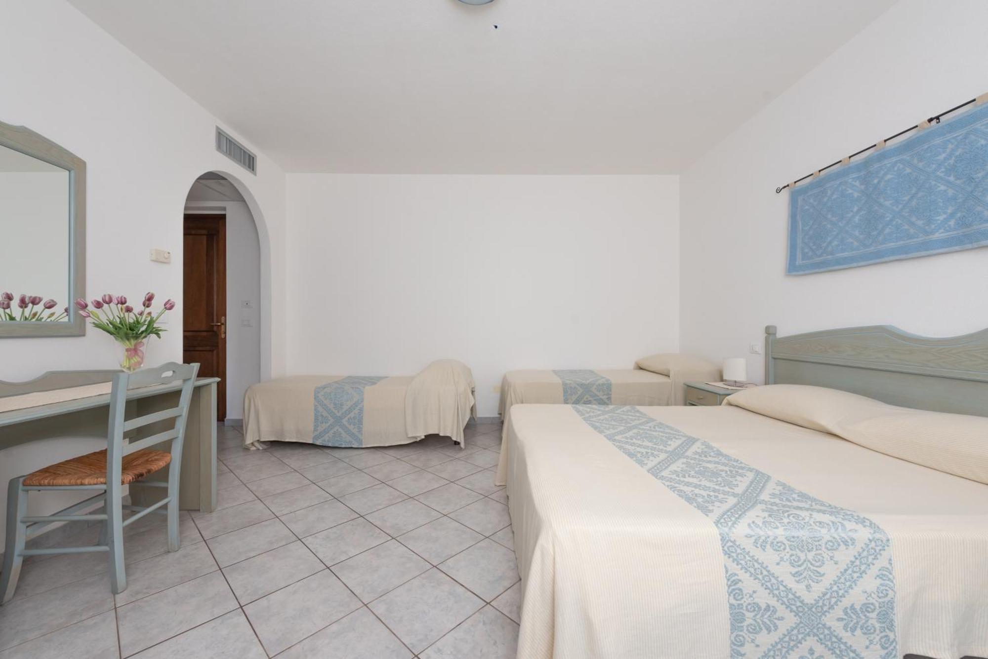 Hotel Biderrosa Cala Liberotto Exterior foto
