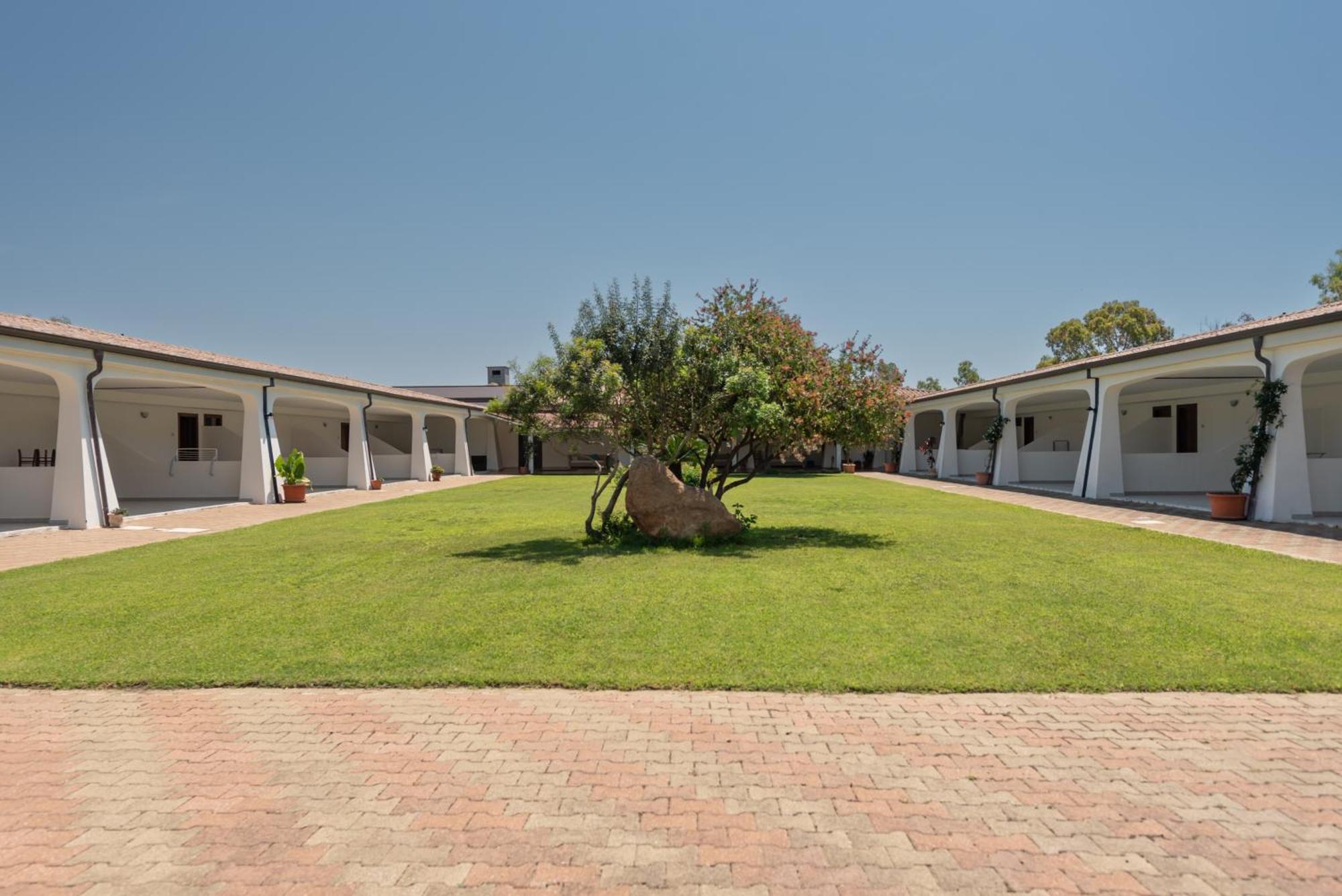 Hotel Biderrosa Cala Liberotto Exterior foto