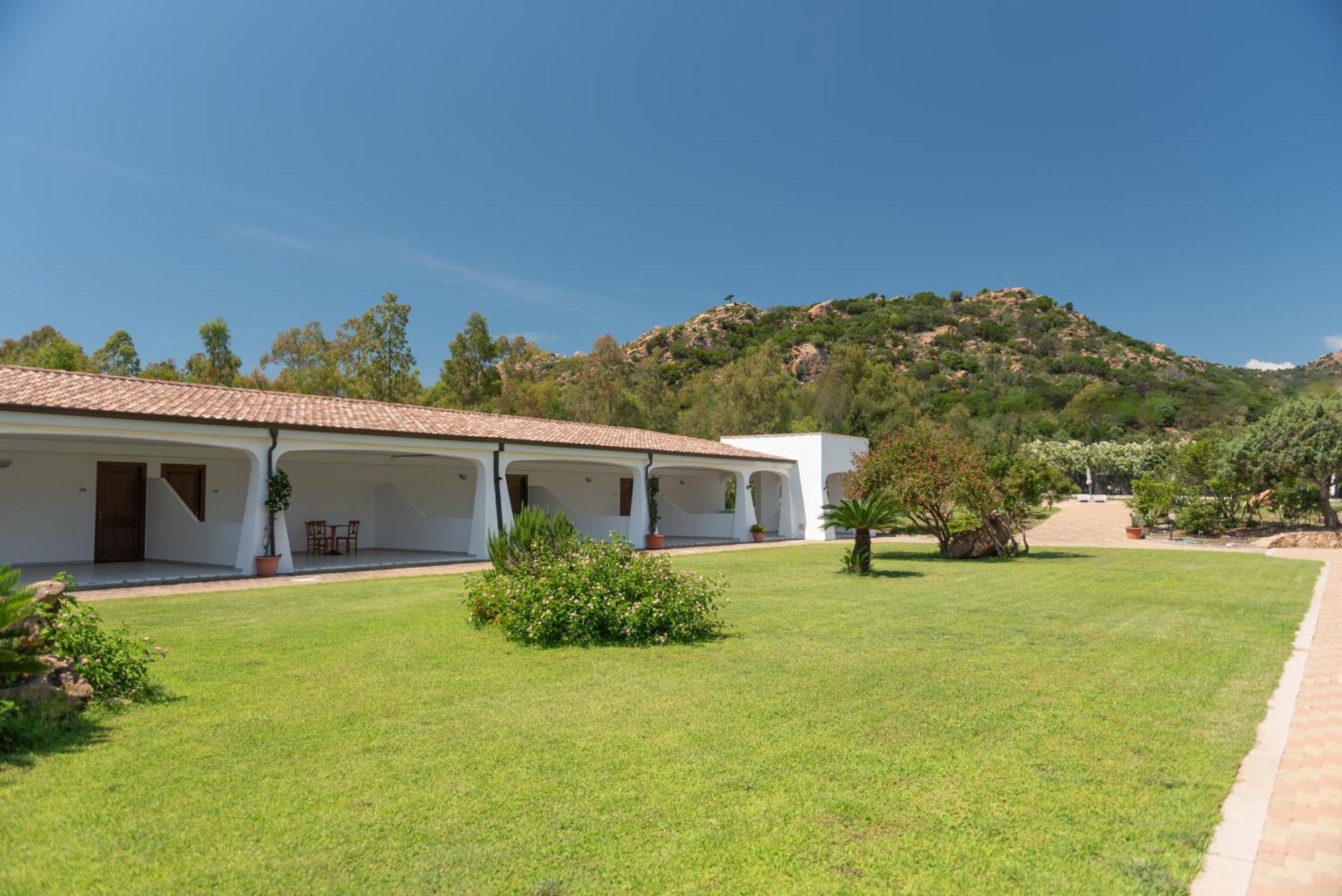 Hotel Biderrosa Cala Liberotto Exterior foto