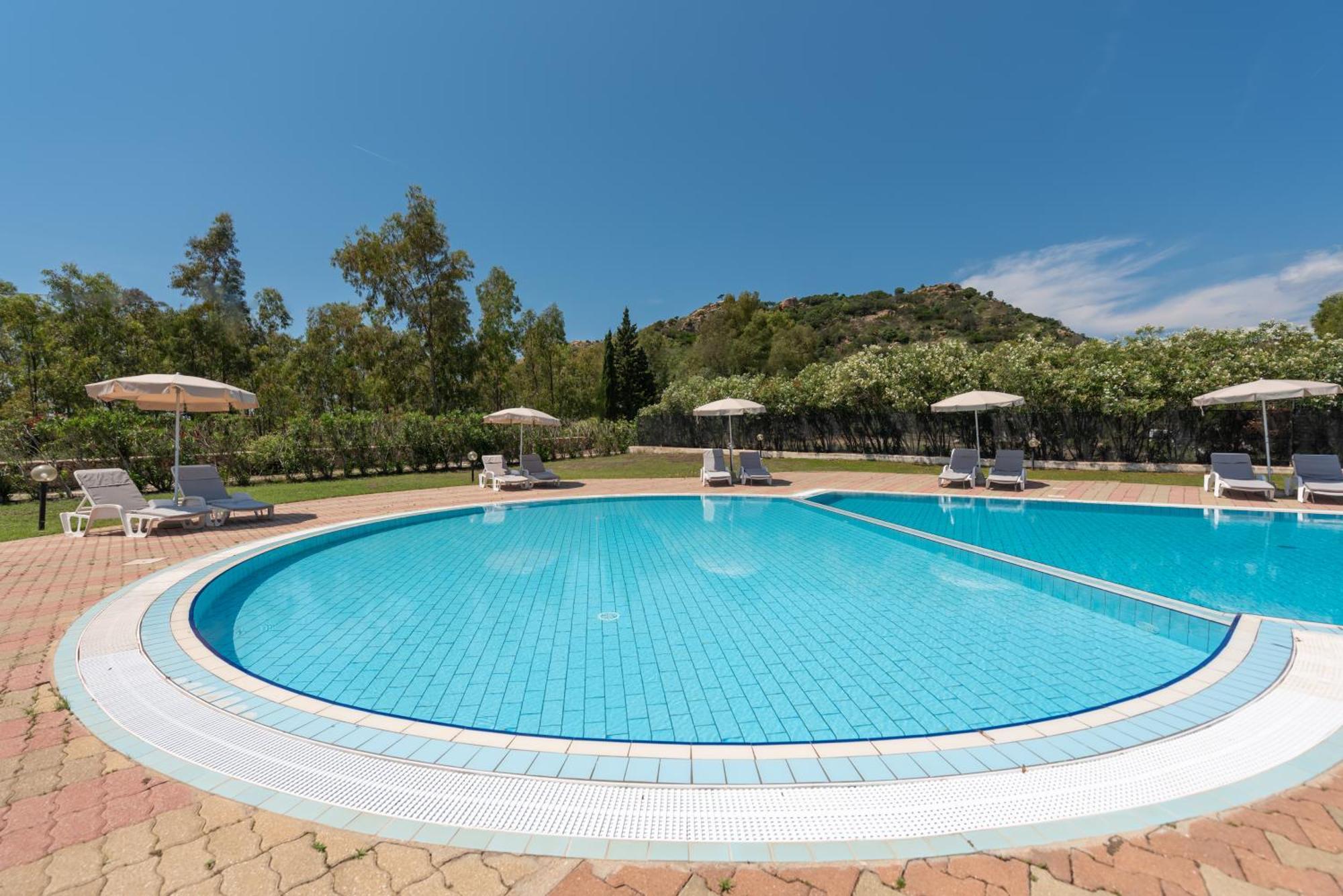 Hotel Biderrosa Cala Liberotto Exterior foto