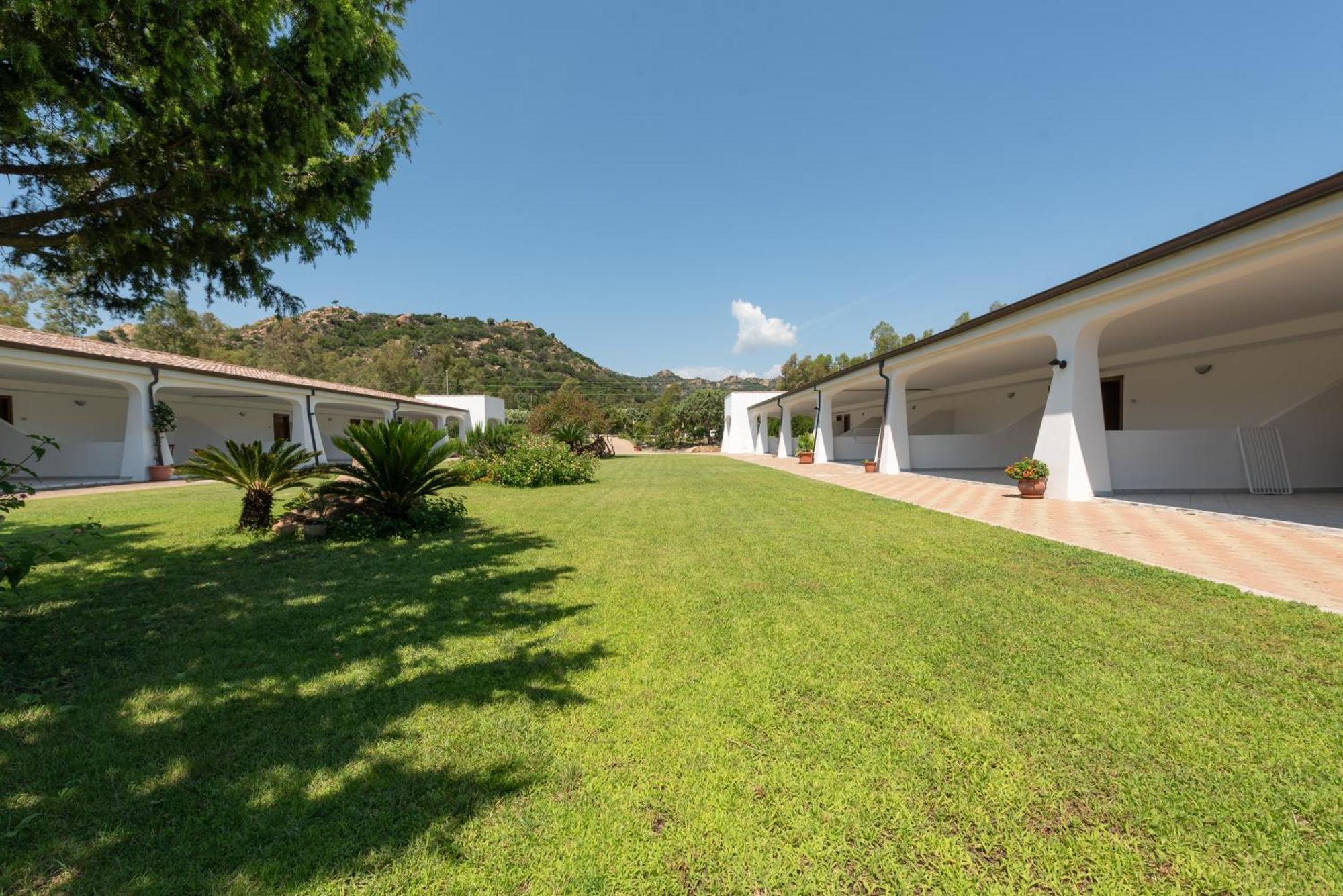 Hotel Biderrosa Cala Liberotto Exterior foto