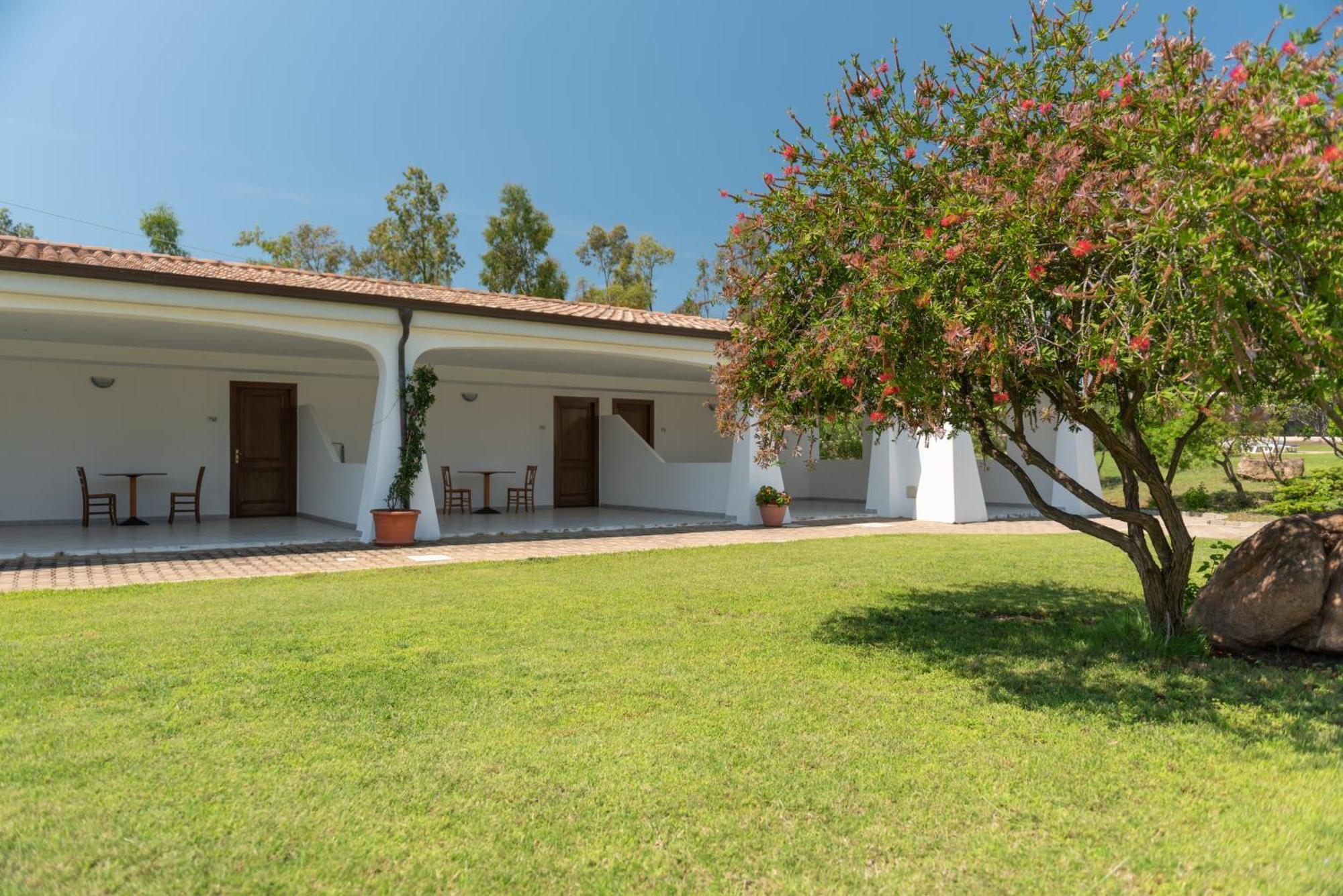 Hotel Biderrosa Cala Liberotto Exterior foto