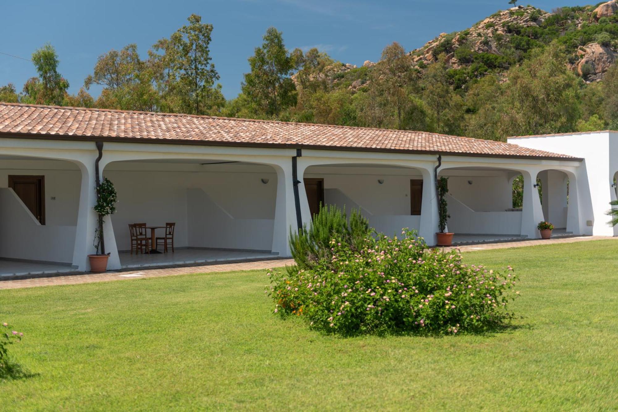 Hotel Biderrosa Cala Liberotto Exterior foto