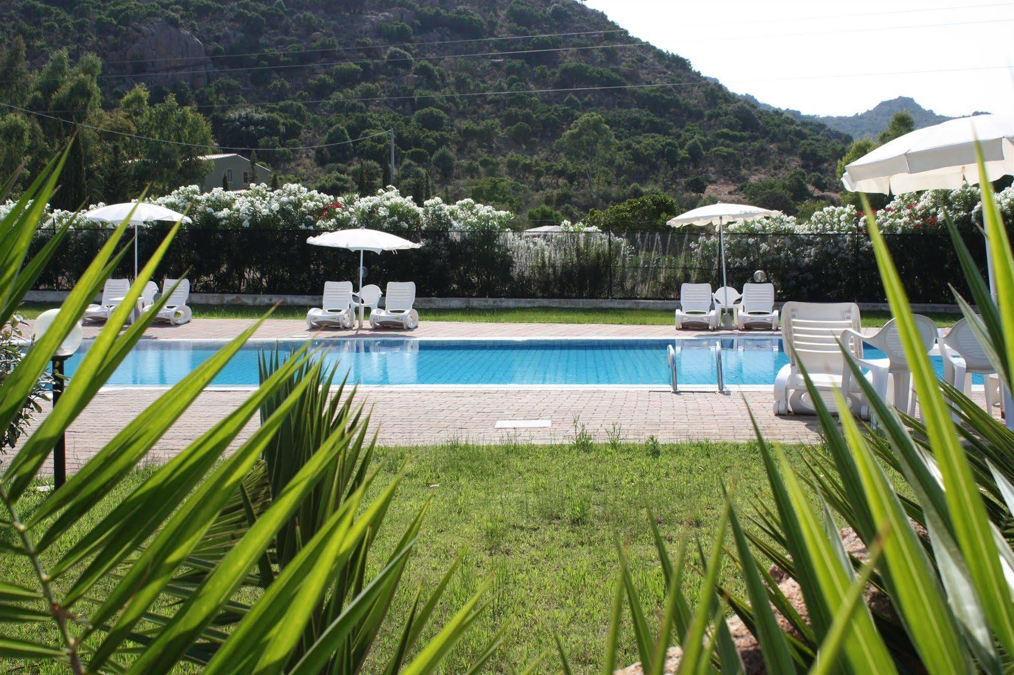 Hotel Biderrosa Cala Liberotto Exterior foto