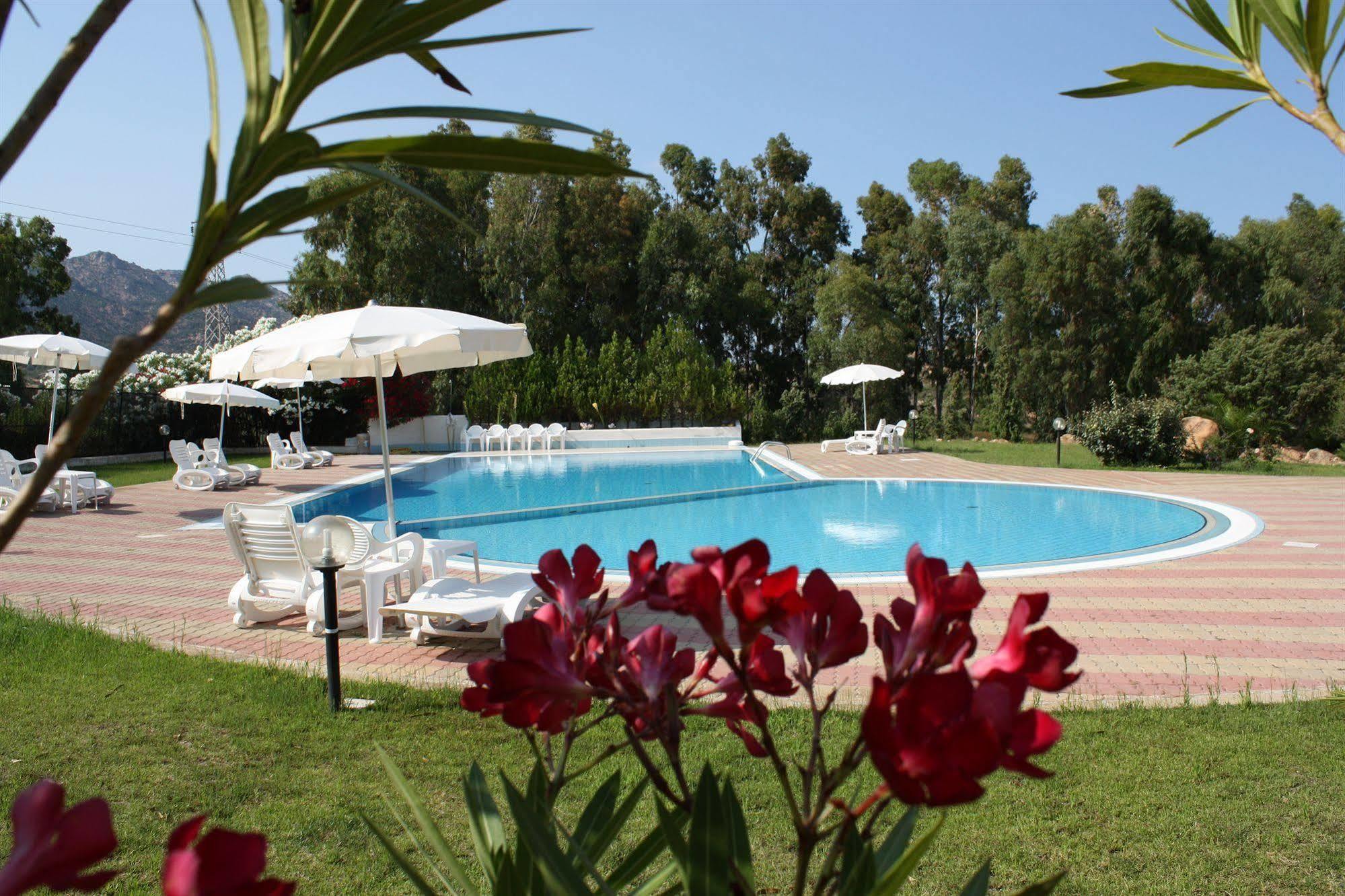 Hotel Biderrosa Cala Liberotto Exterior foto